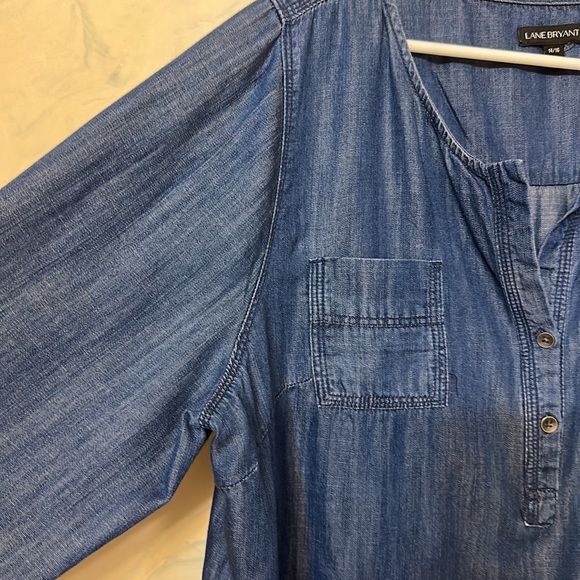Lane Bryant denim shirt 14/16 never worn, laundered once - Picture 2 of 3